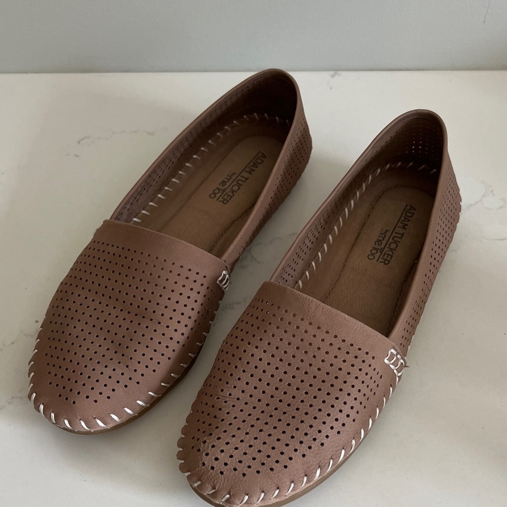 Adam Tucker Women's Tan Perforated Loafers size 8 NWOT